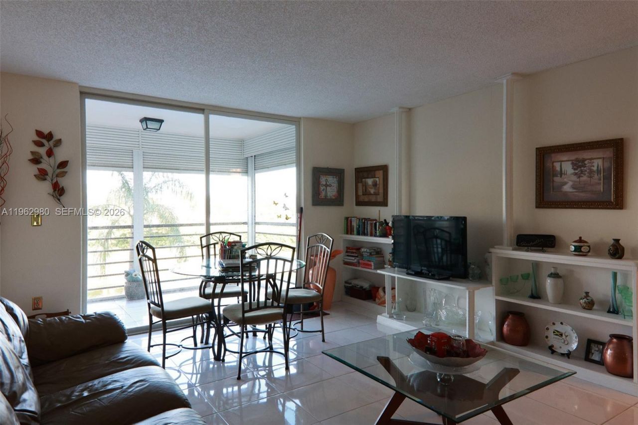 1200 Saint Charles Pl, Unit 302, Pembroke Pines, FL 33026 Photo