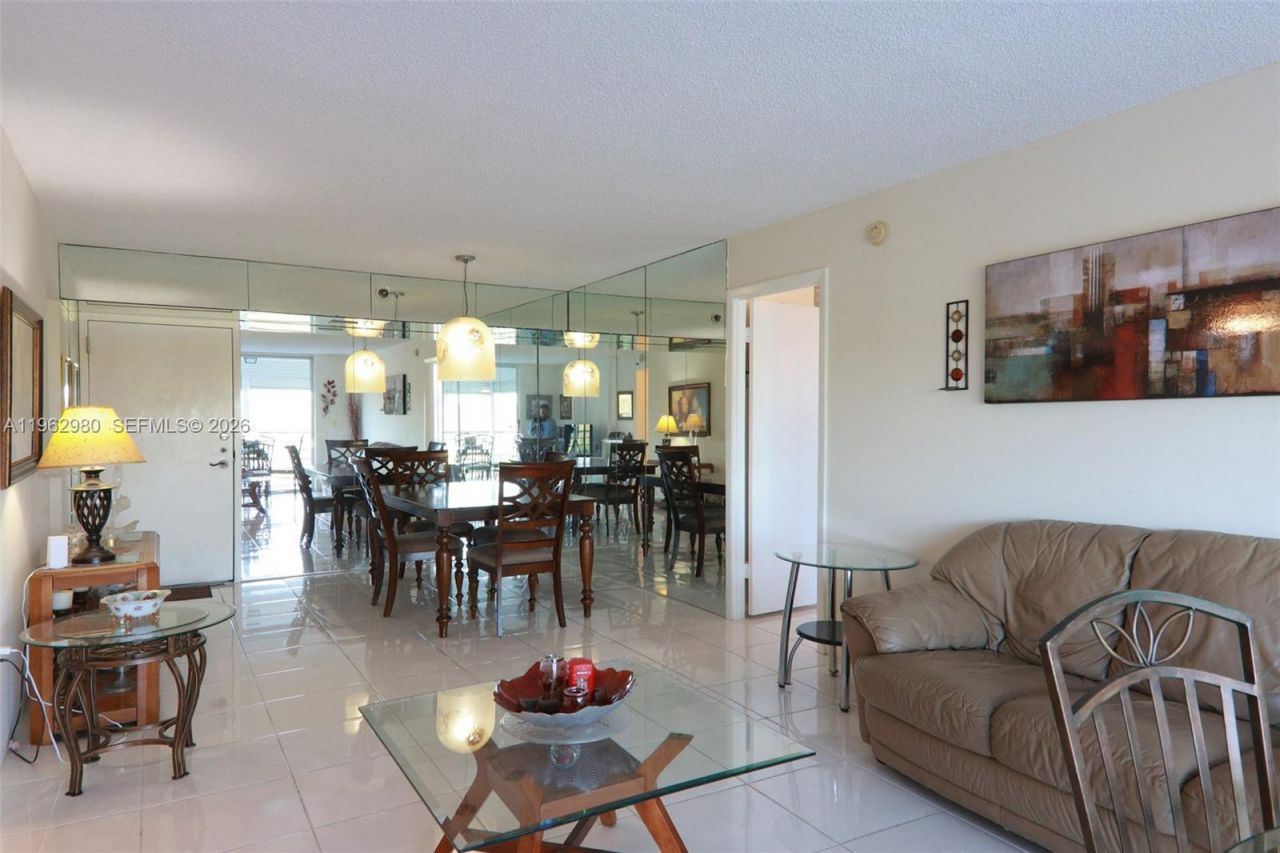 1200 Saint Charles Pl, Unit 302, Pembroke Pines, FL 33026 Photo