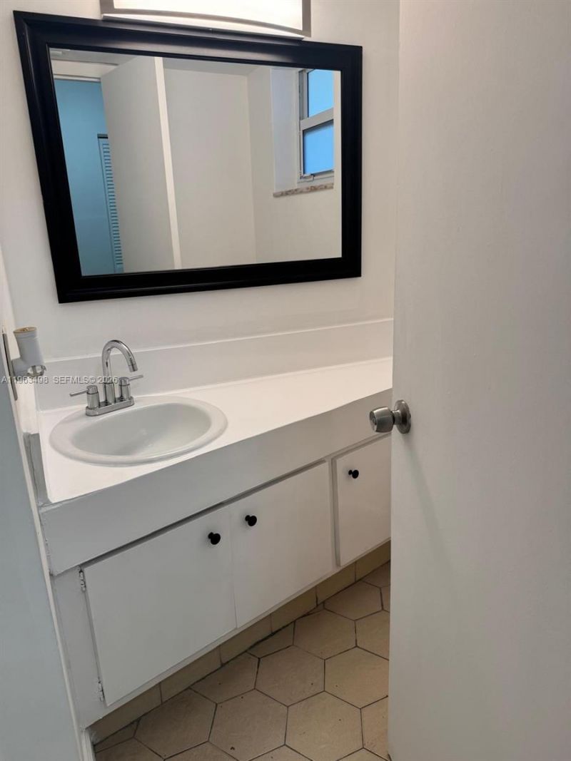 1401 NE 191st St, Unit D108, Miami, FL 33179 Photo