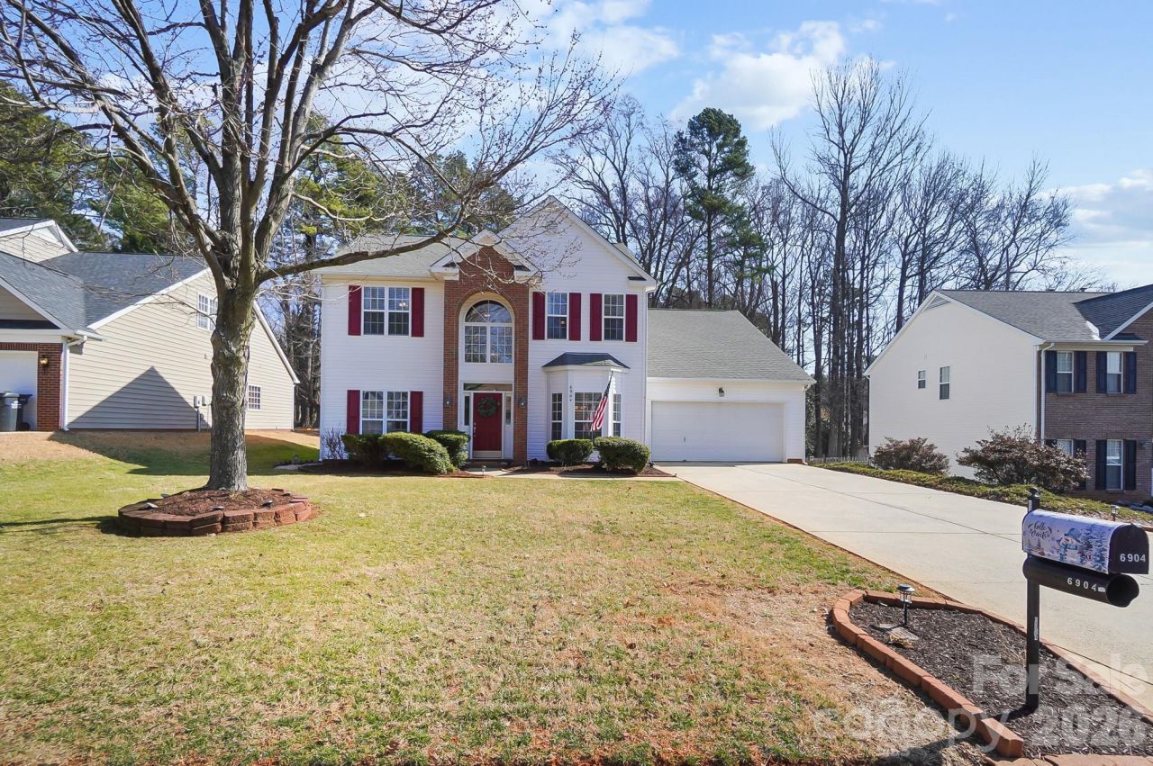 6904 Reedy Creek Road, Charlotte, NC 28215 Main Photo