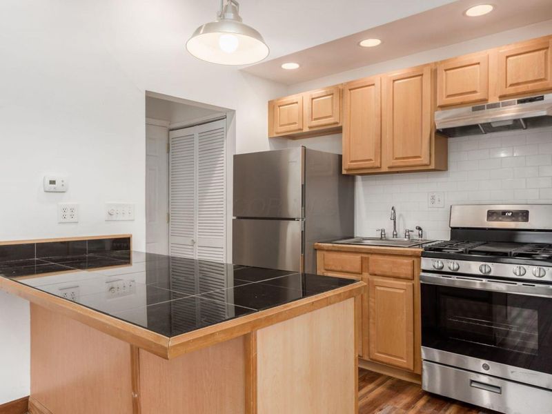 981 Highland Street, Columbus, OH 43201 Photo 8