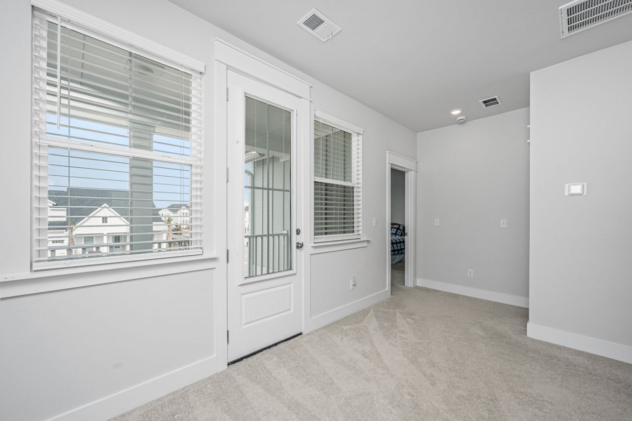 185 Denham Street Photo 17