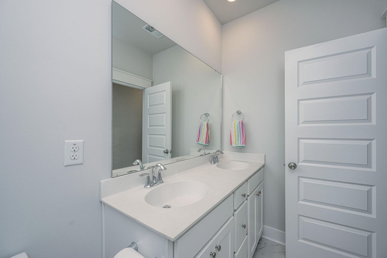 185 Denham Street Photo 19