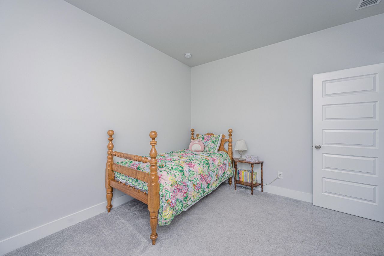 185 Denham Street Photo 23