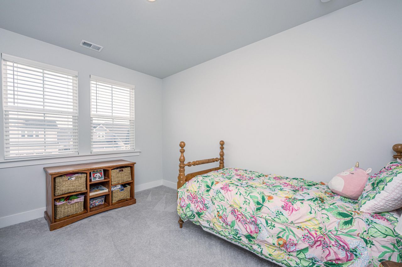 185 Denham Street Photo 24