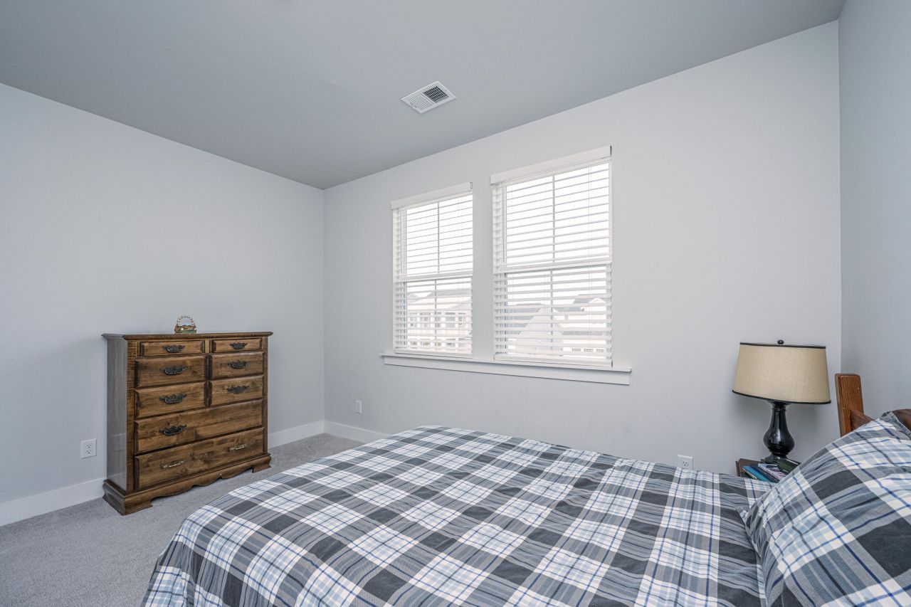 185 Denham Street Photo 26