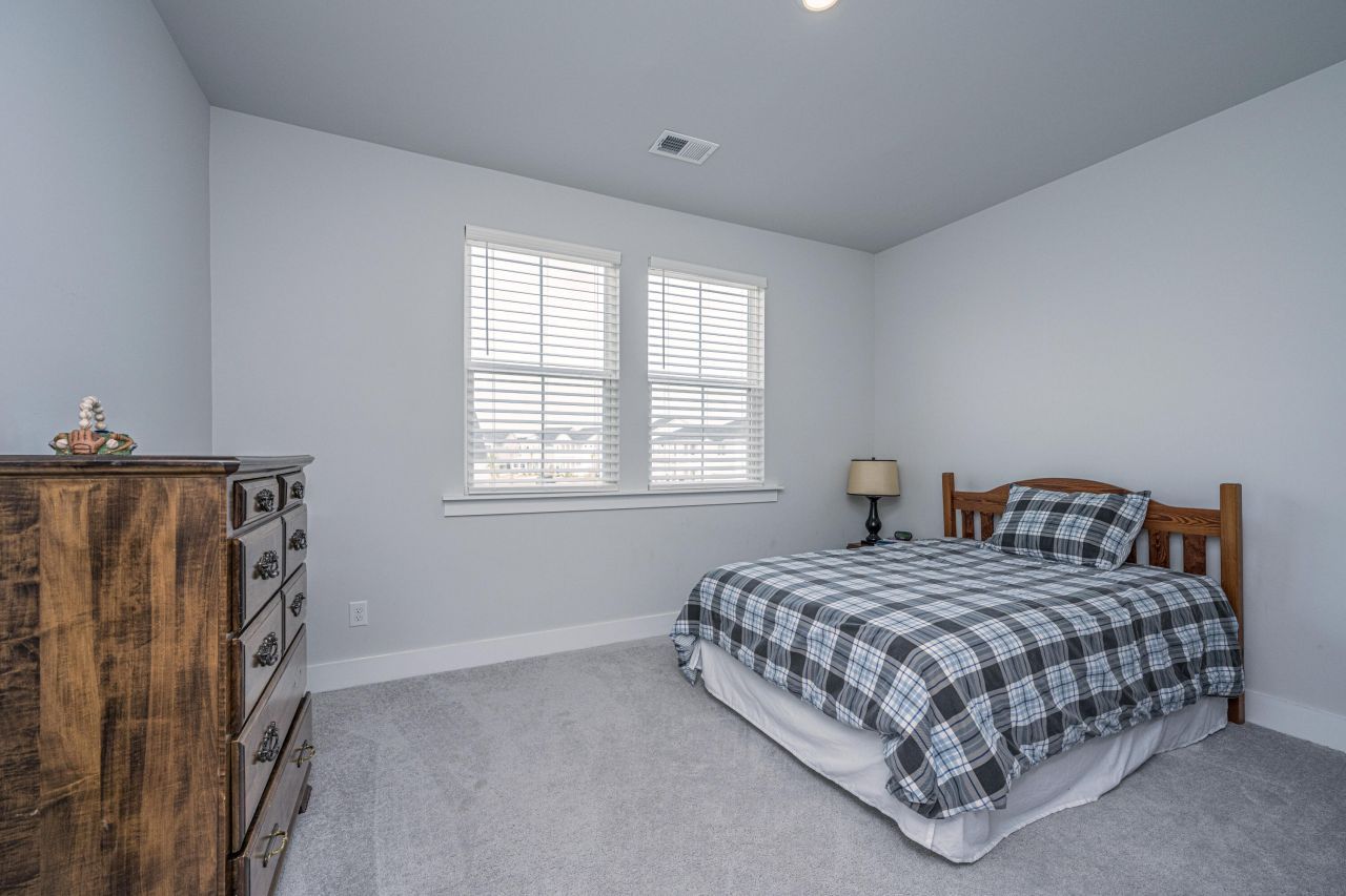 185 Denham Street Photo 27