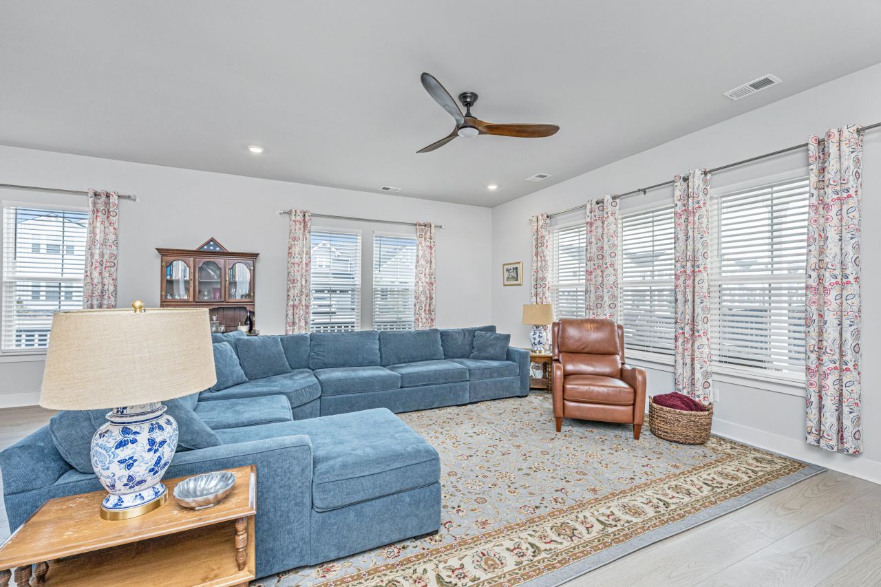 185 Denham Street Photo 7