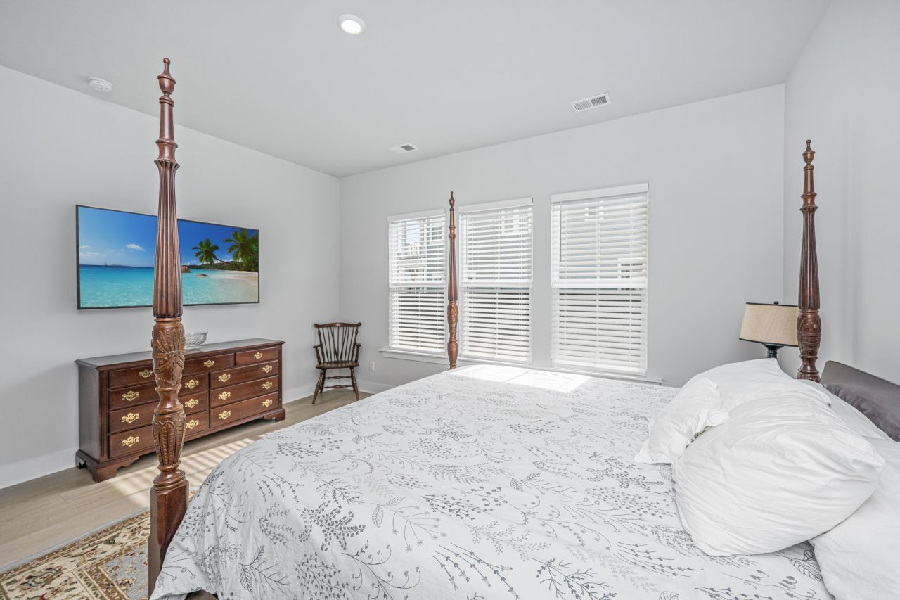 185 Denham Street Photo 9