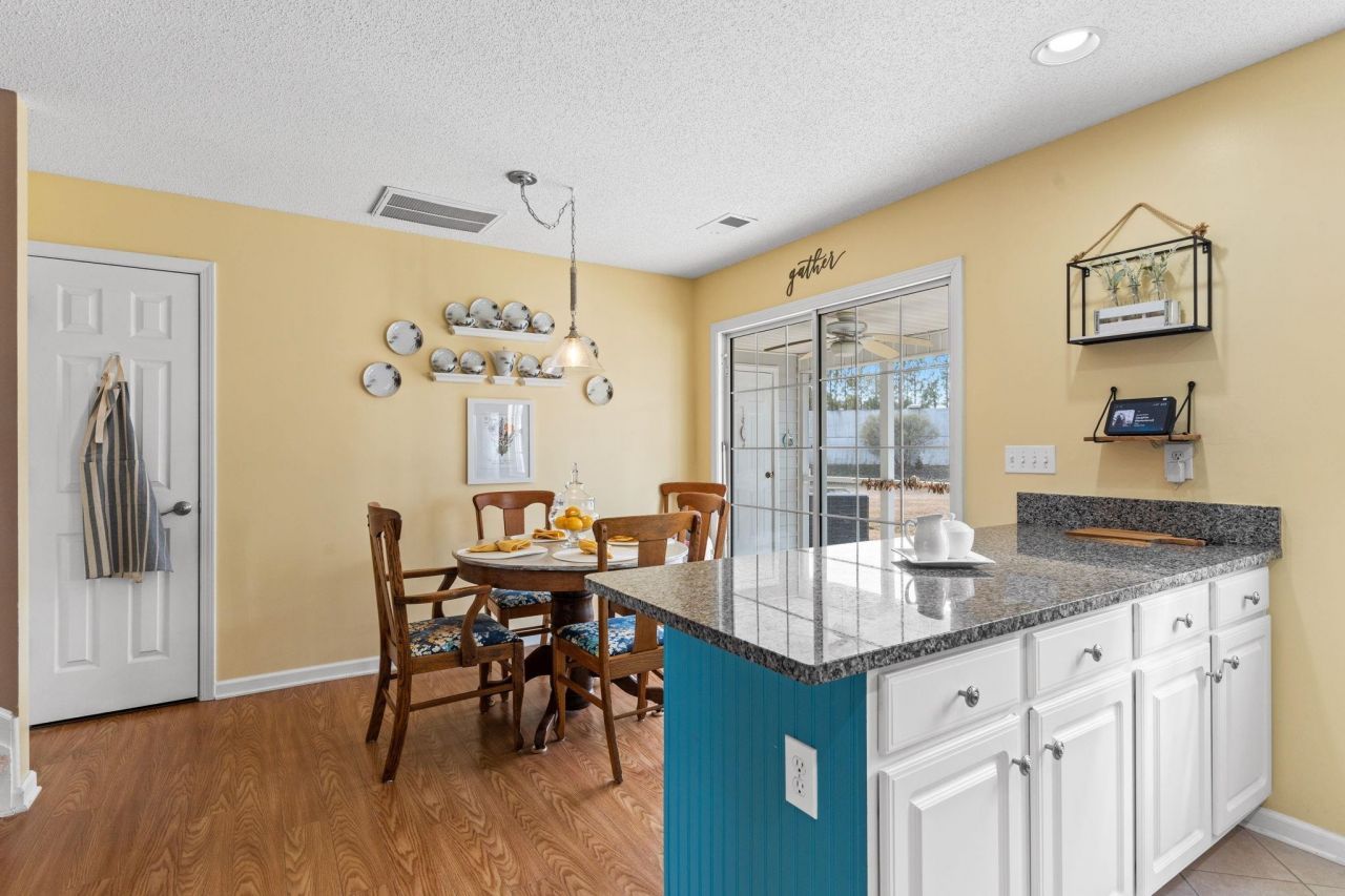 693 Wilshire Ln. Photo 10