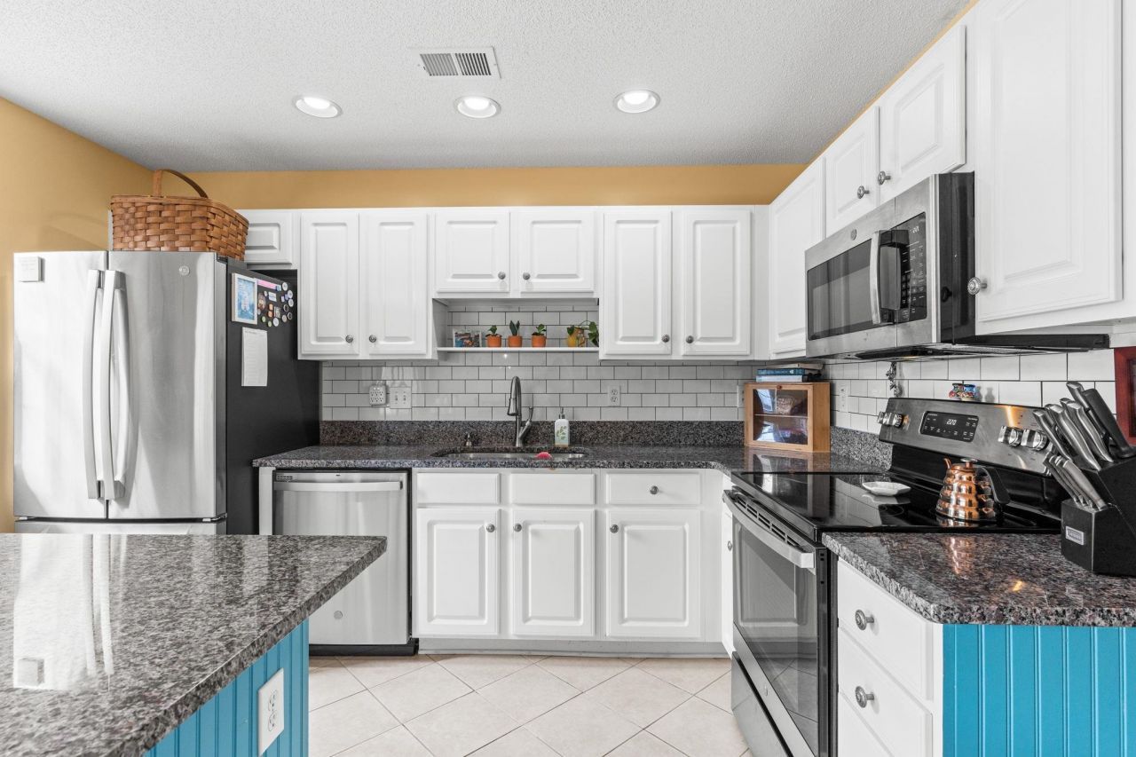 693 Wilshire Ln. Photo 11