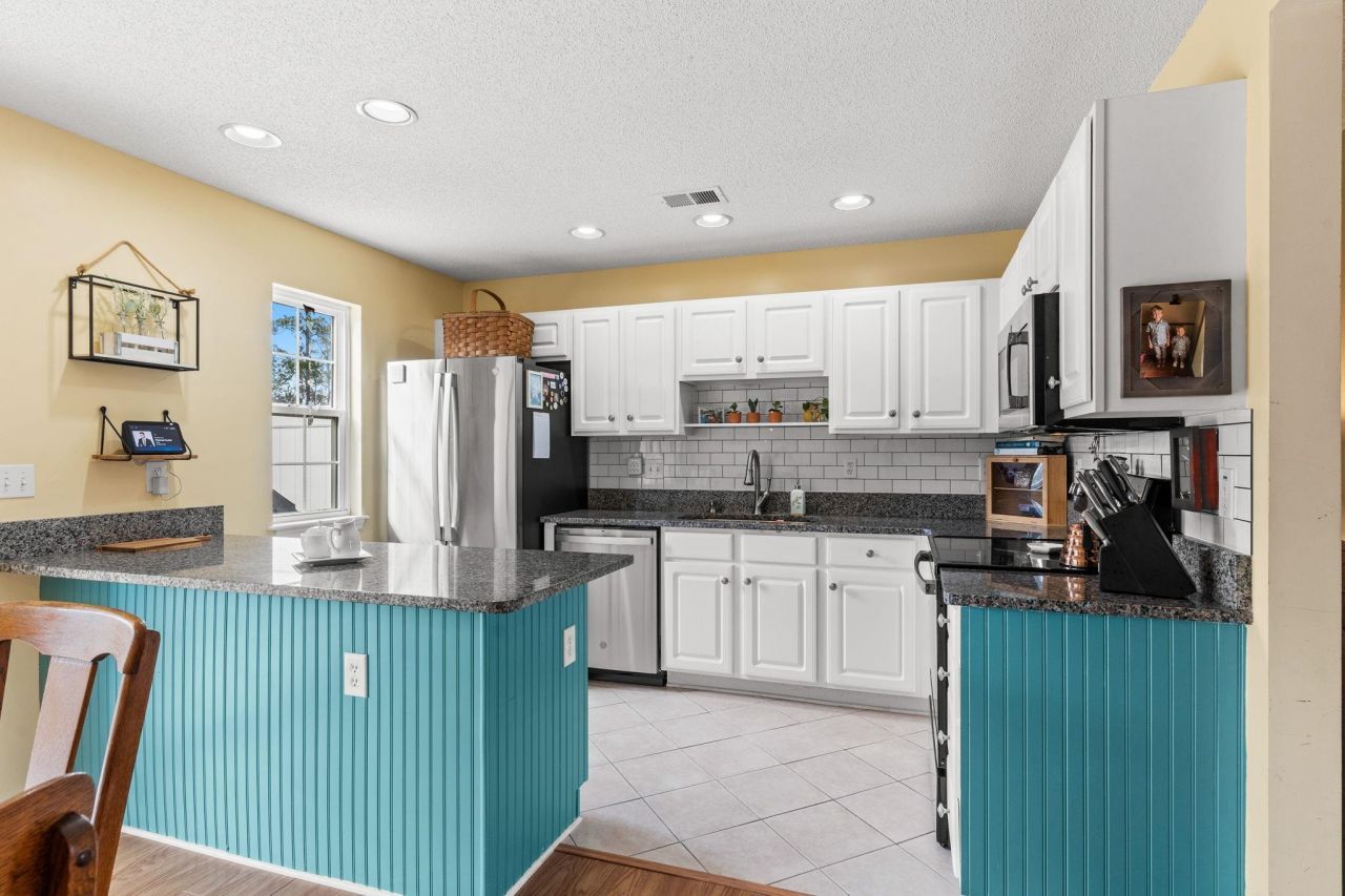 693 Wilshire Ln. Photo 12