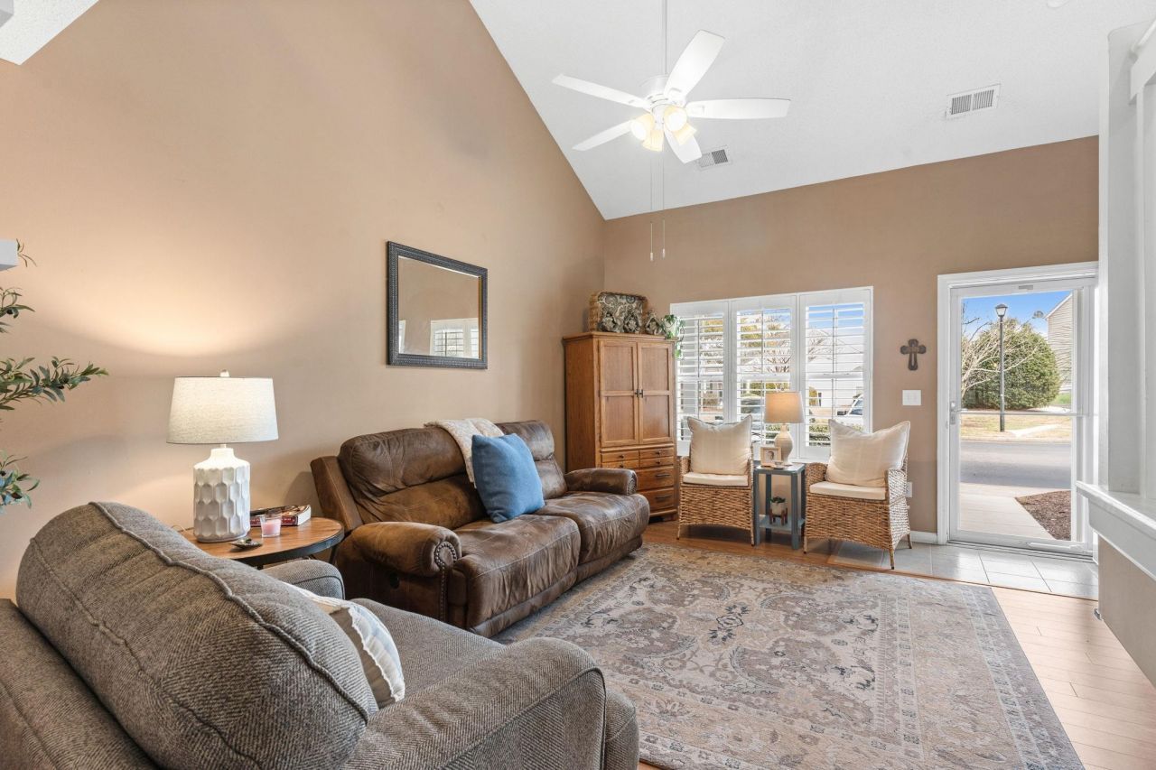 693 Wilshire Ln. Photo 9