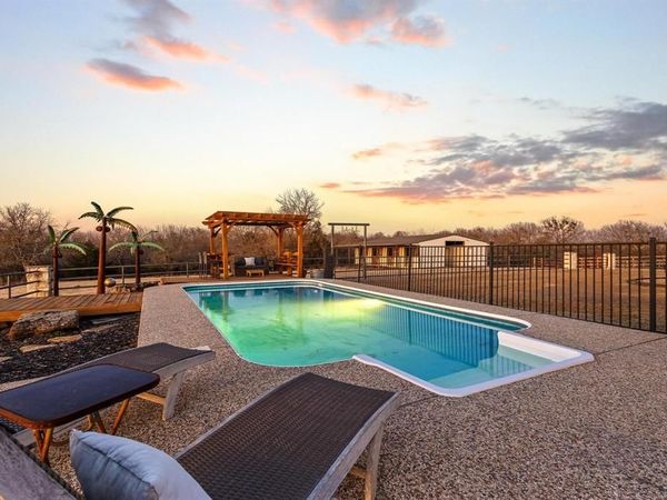 3954 County Road 1141, Leonard, TX 75452