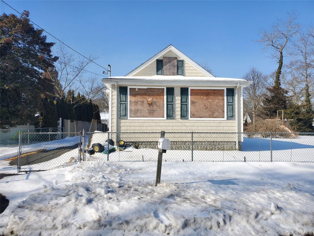 30 Franklin Avenue, Mastic, NY 11950 Main Photo