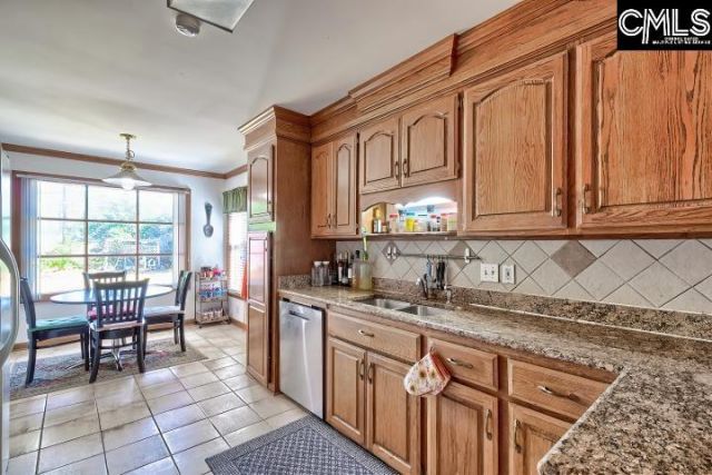 6 Newgate End  Photo 13