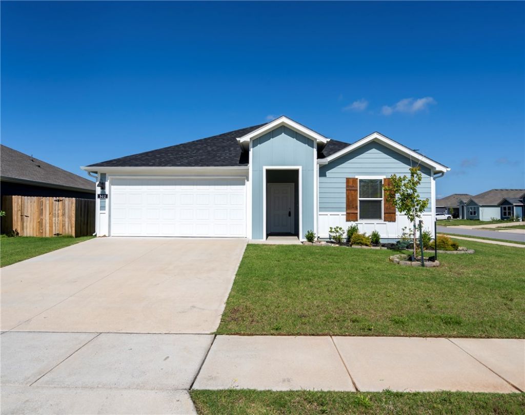 302 E Seville Street, Siloam Springs, AR 72761 Main Photo