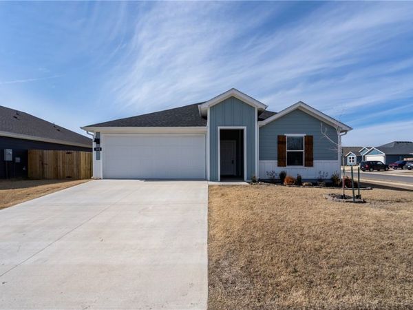 302 E Seville Street, Siloam Springs, AR 72761