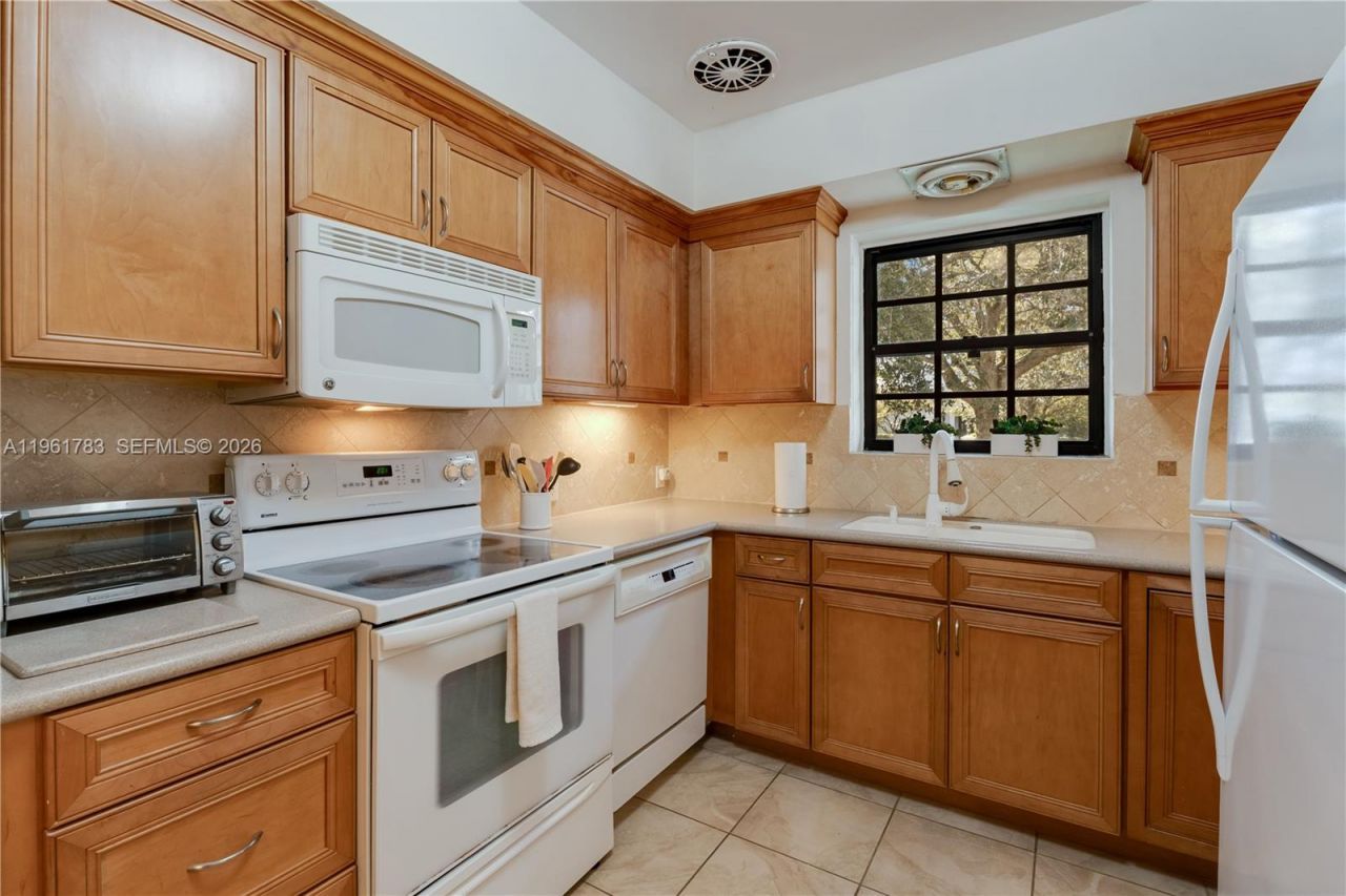 6901 Altamira St, Coral Gables, FL 33146 Photo