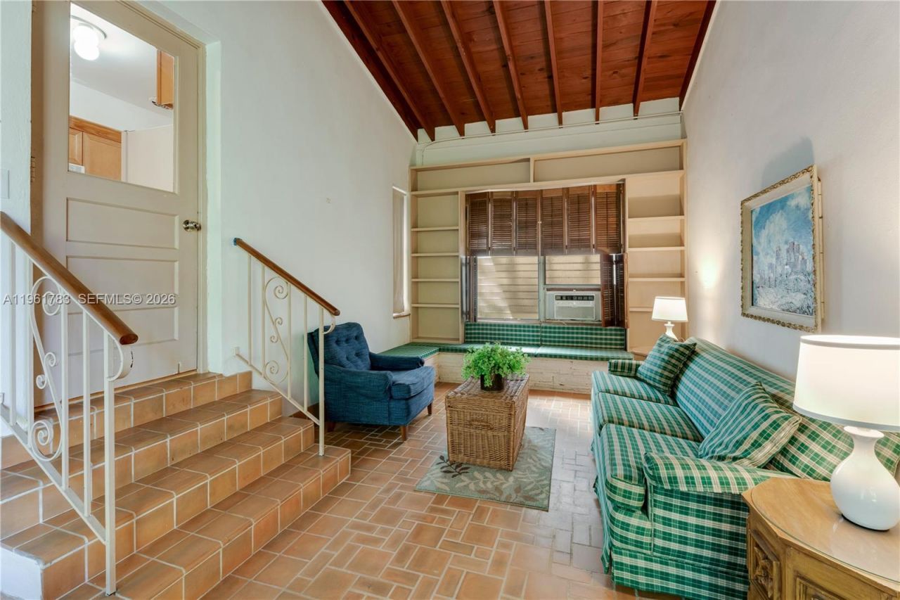 6901 Altamira St, Coral Gables, FL 33146 Photo