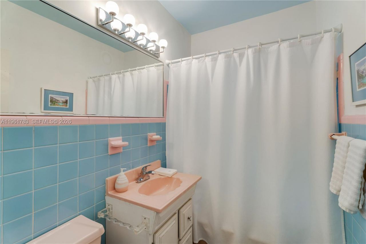 6901 Altamira St, Coral Gables, FL 33146 Photo