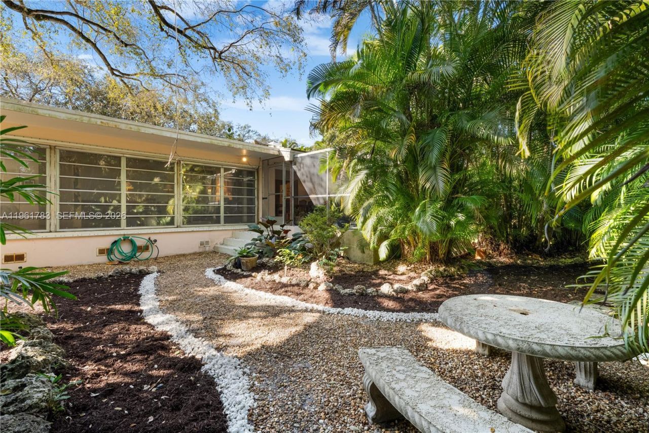 6901 Altamira St, Coral Gables, FL 33146 Photo