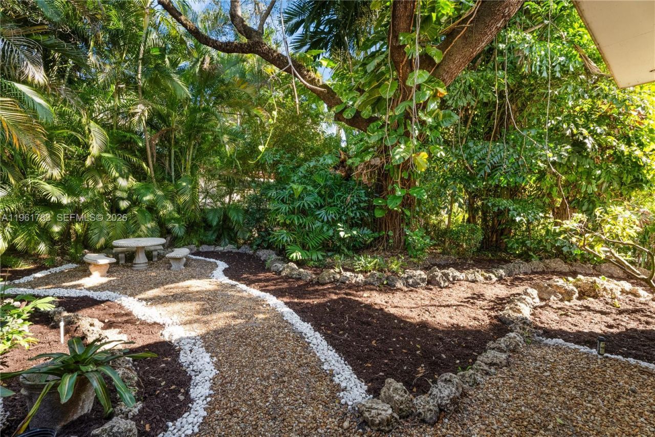 6901 Altamira St, Coral Gables, FL 33146 Photo