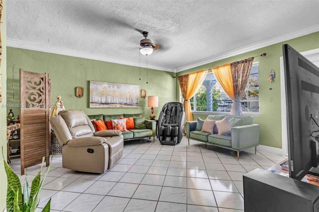 5574 SW 3rd St, Miami, FL 33134 Photo