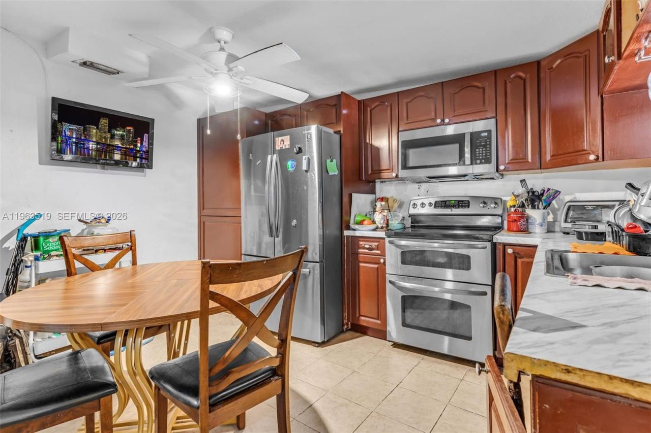 5574 SW 3rd St, Miami, FL 33134 Photo