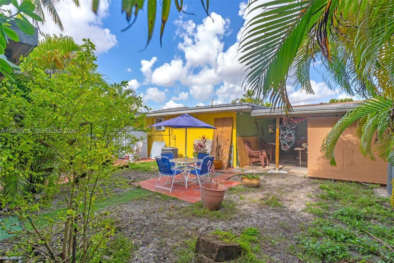 5574 SW 3rd St, Miami, FL 33134 Photo