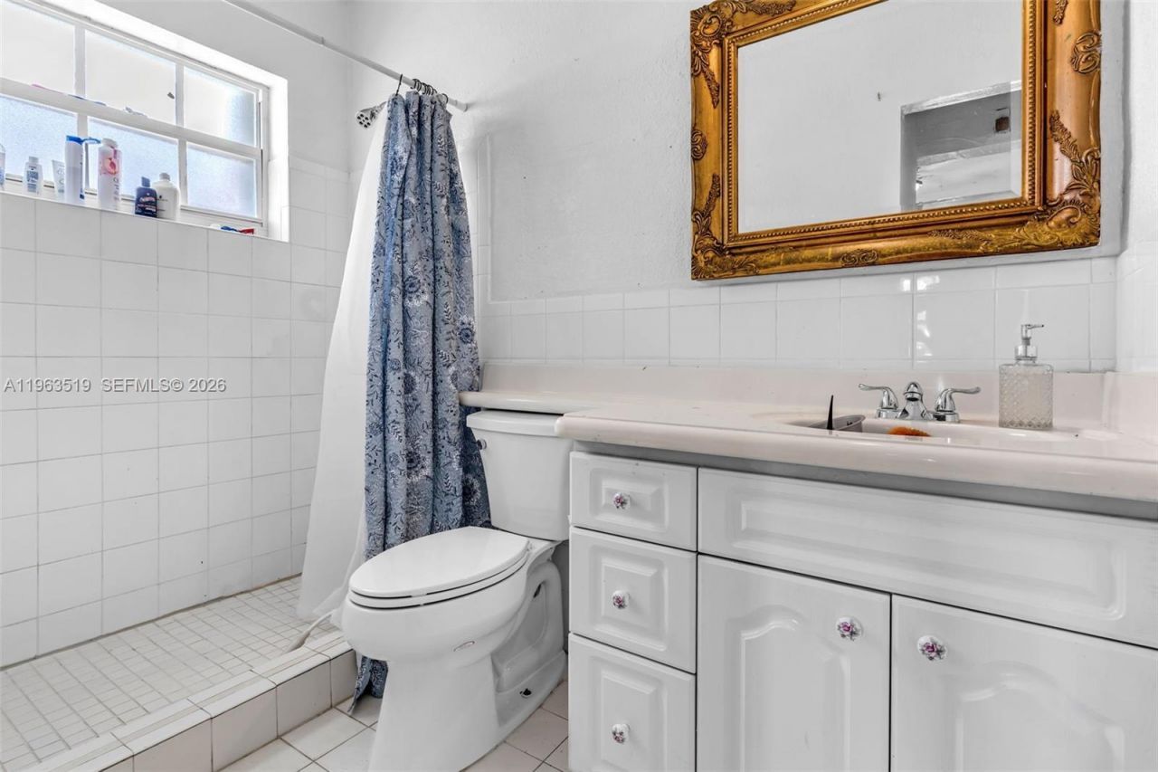 5574 SW 3rd St, Miami, FL 33134 Photo