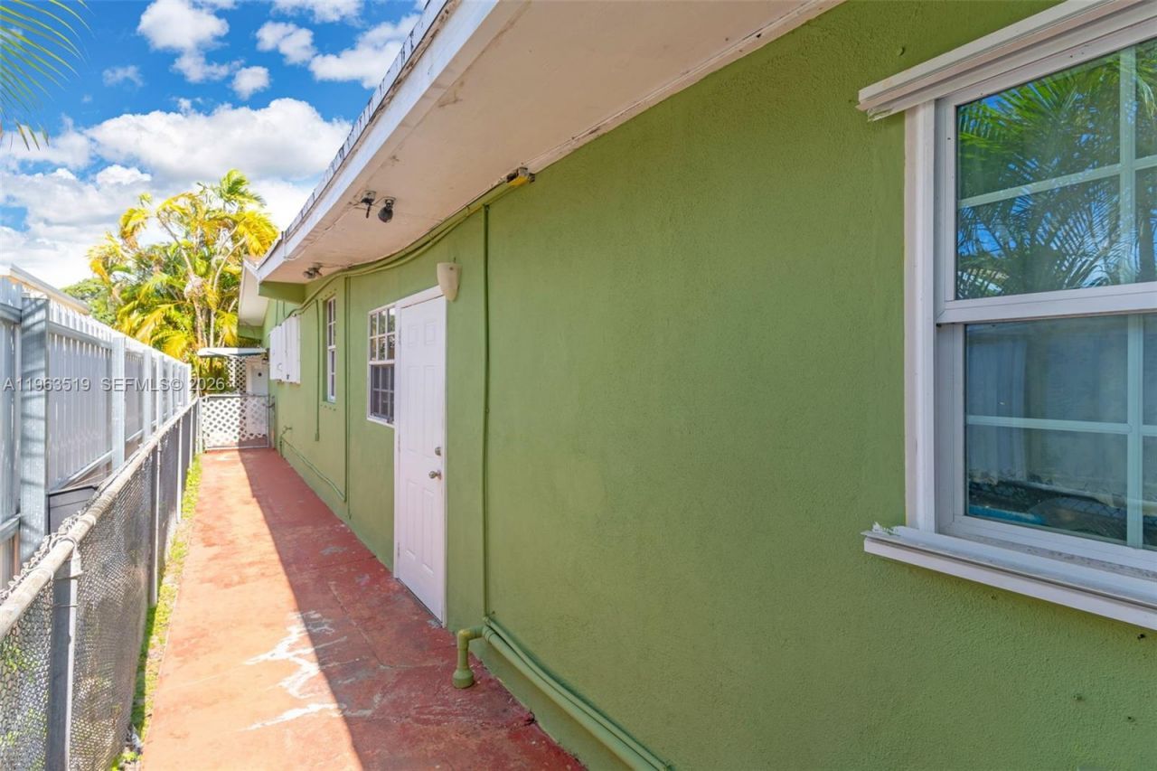 5574 SW 3rd St, Miami, FL 33134 Photo