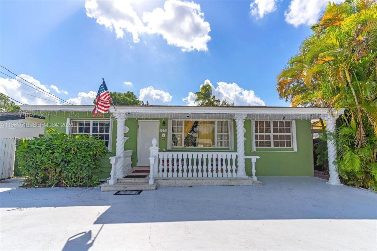 5574 SW 3rd St, Miami, FL 33134 Photo
