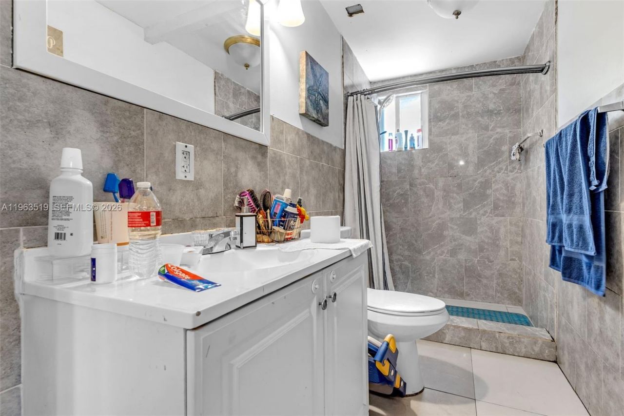 5574 SW 3rd St, Miami, FL 33134 Photo