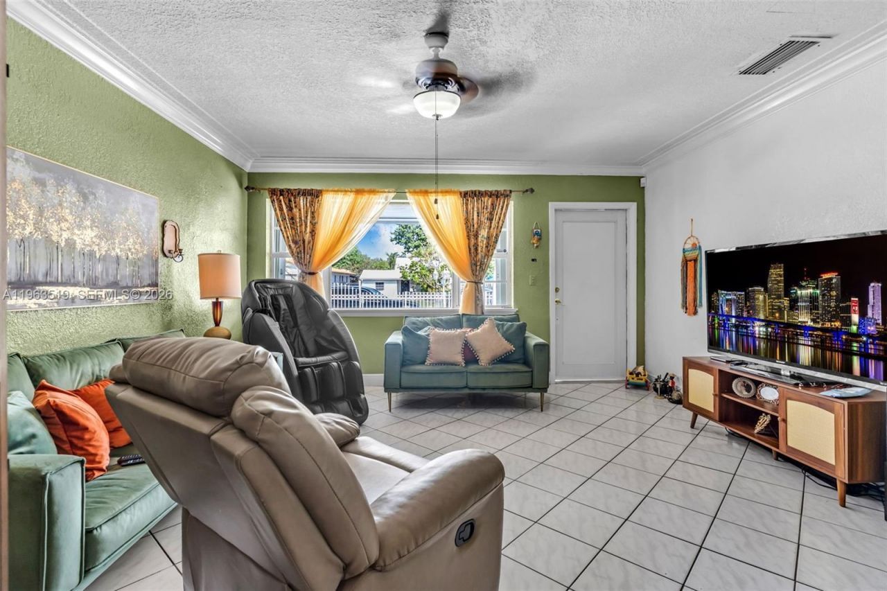 5574 SW 3rd St, Miami, FL 33134 Photo