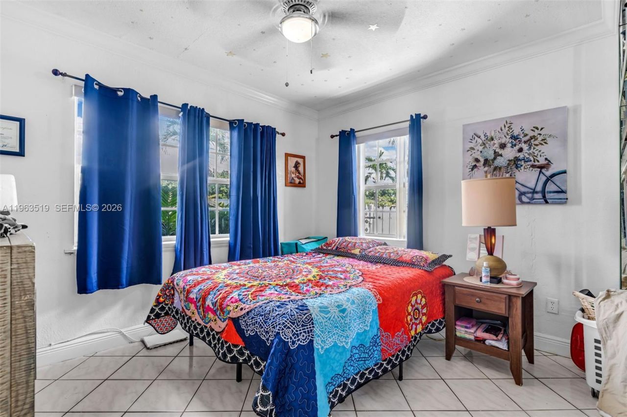 5574 SW 3rd St, Miami, FL 33134 Photo