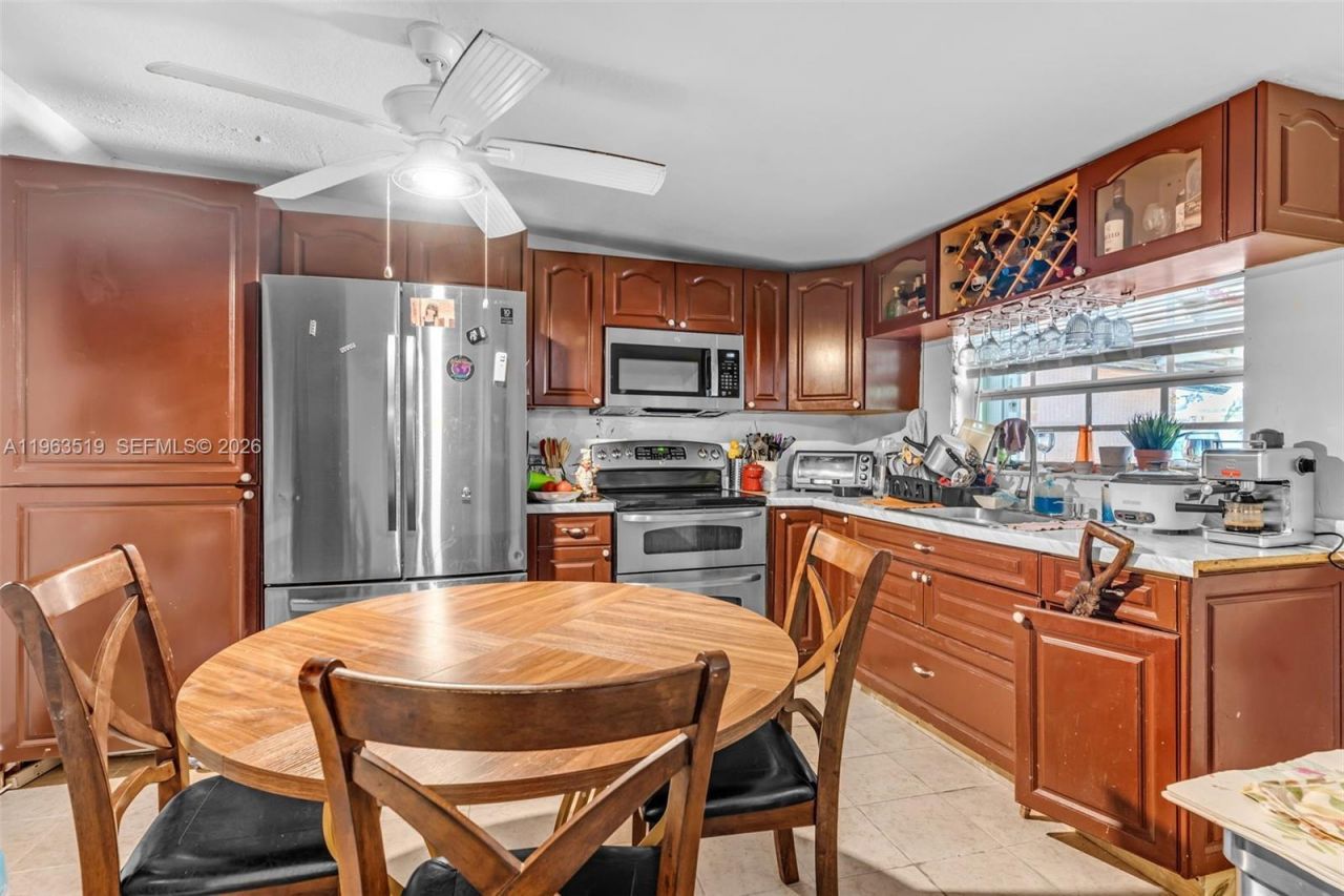 5574 SW 3rd St, Miami, FL 33134 Photo