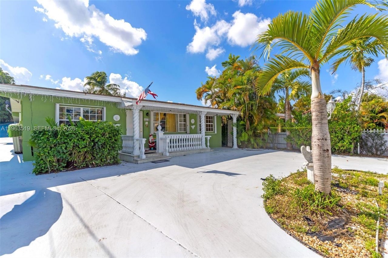 5574 SW 3rd St, Miami, FL 33134 Photo