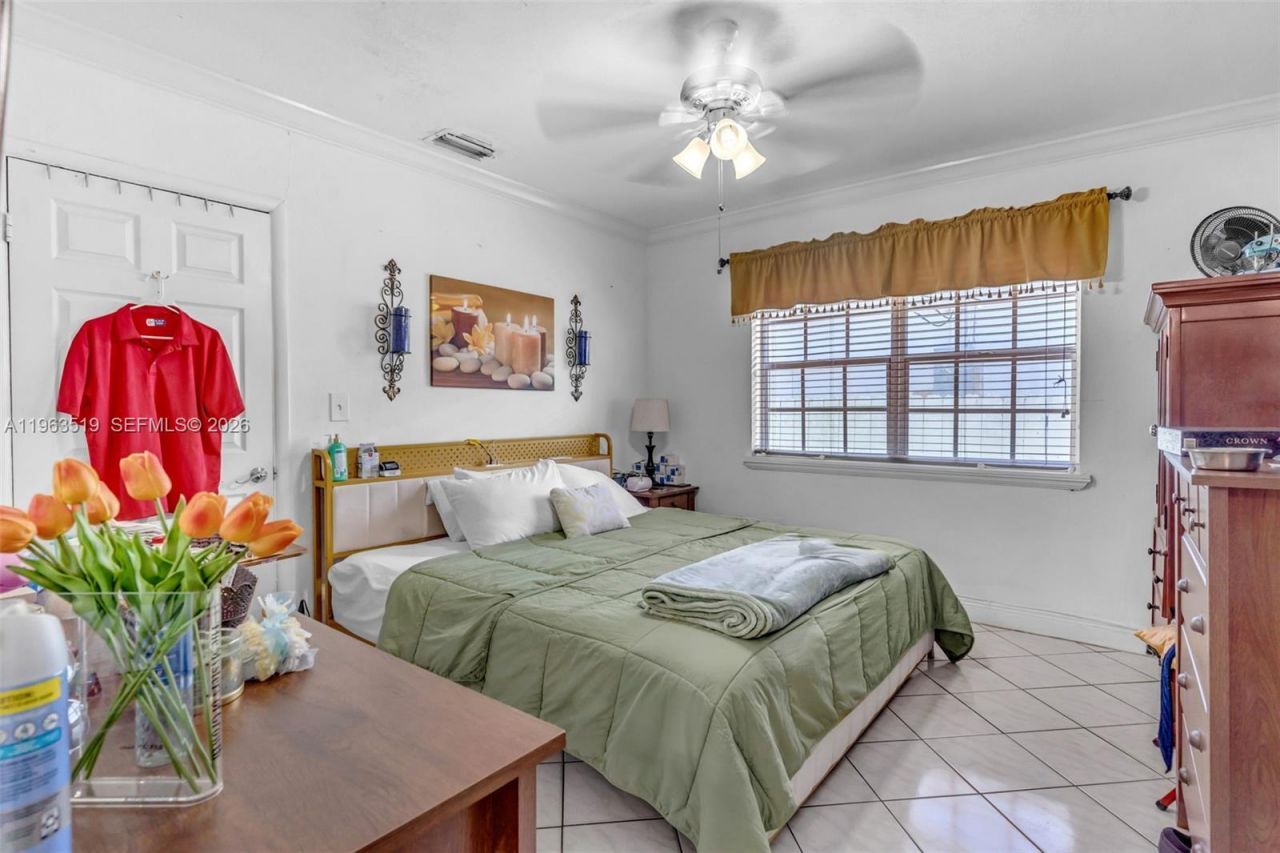 5574 SW 3rd St, Miami, FL 33134 Photo