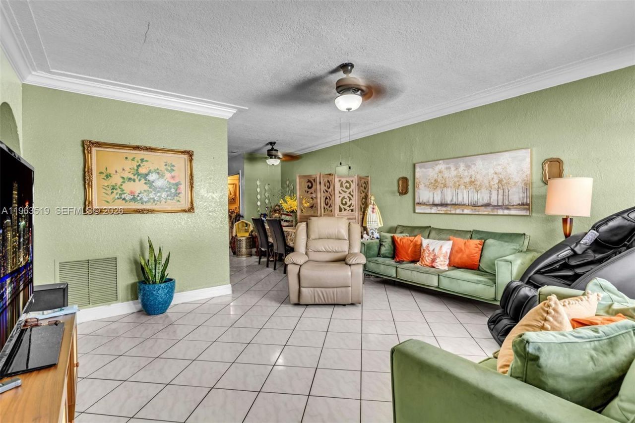 5574 SW 3rd St, Miami, FL 33134 Photo