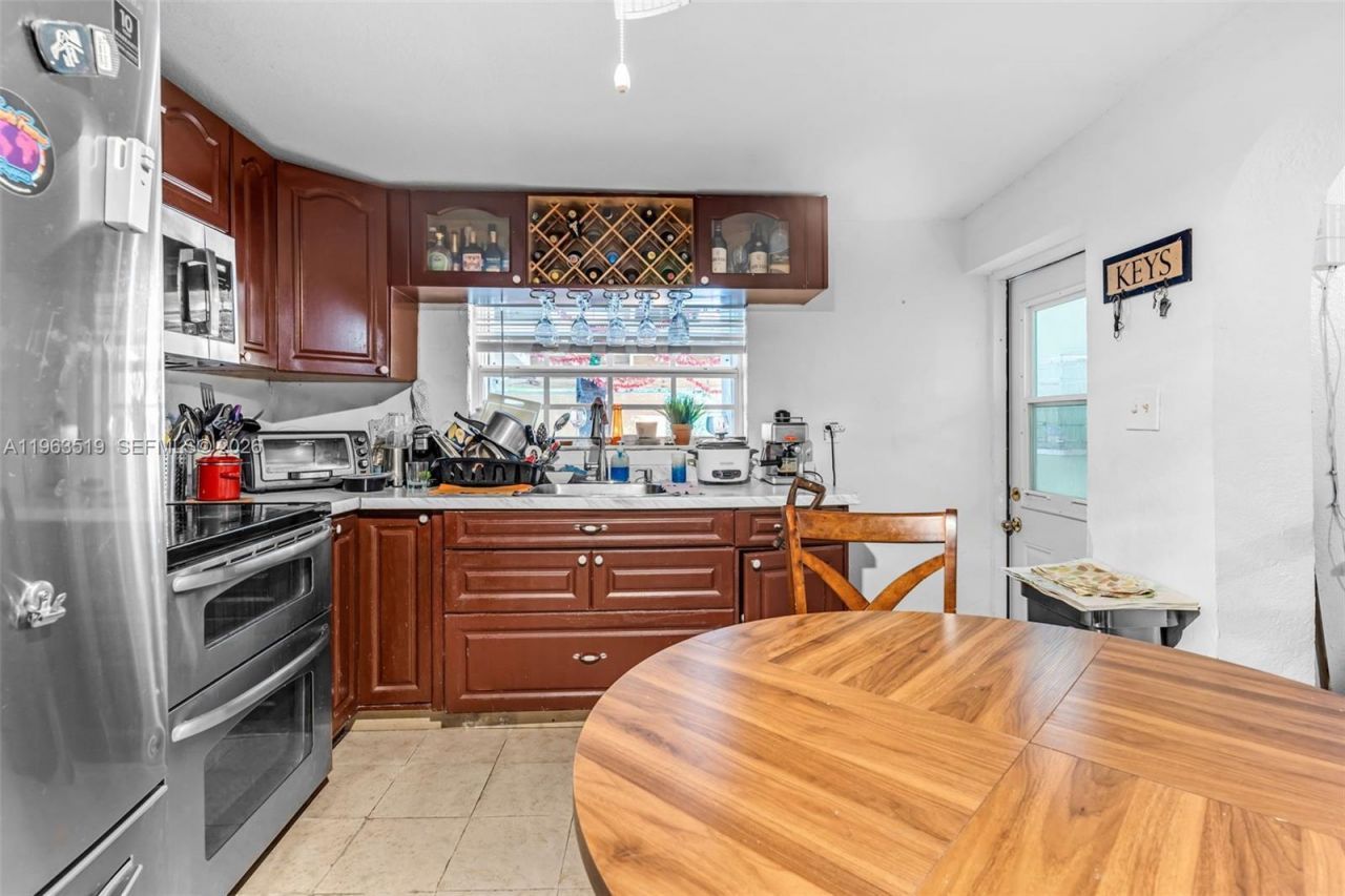 5574 SW 3rd St, Miami, FL 33134 Photo