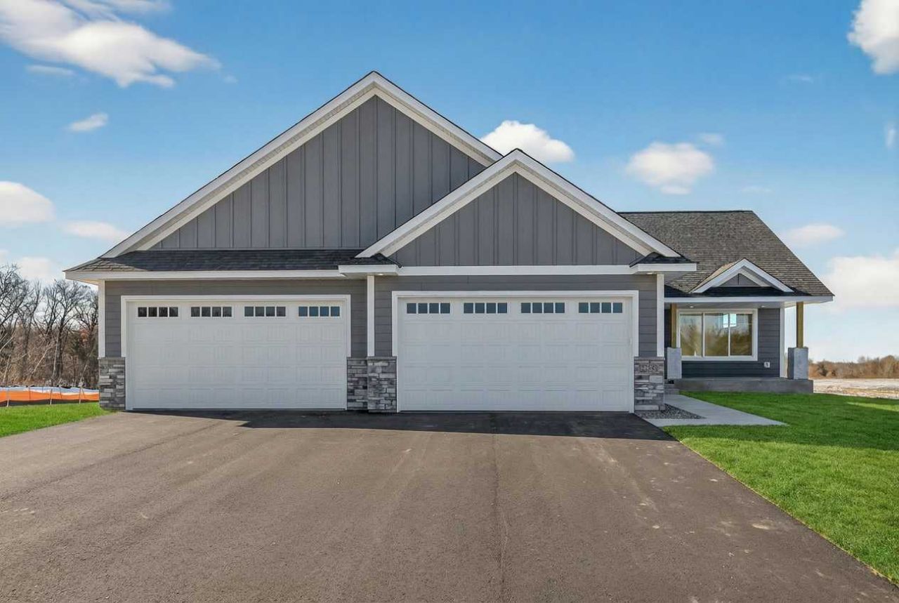 22544 Raven Street NW, Oak Grove, MN 55005
