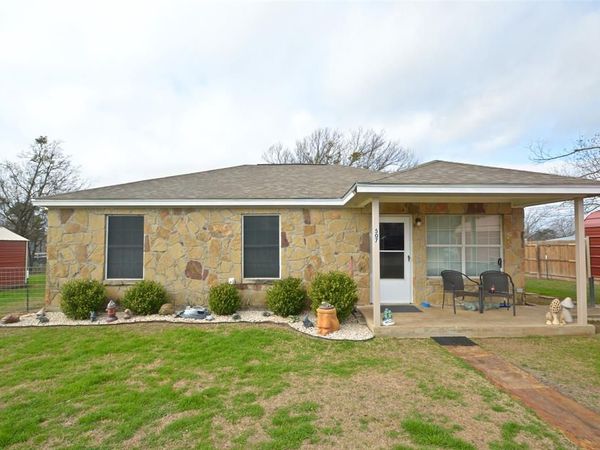 507 N 6th Street , Lometa, TX 76853