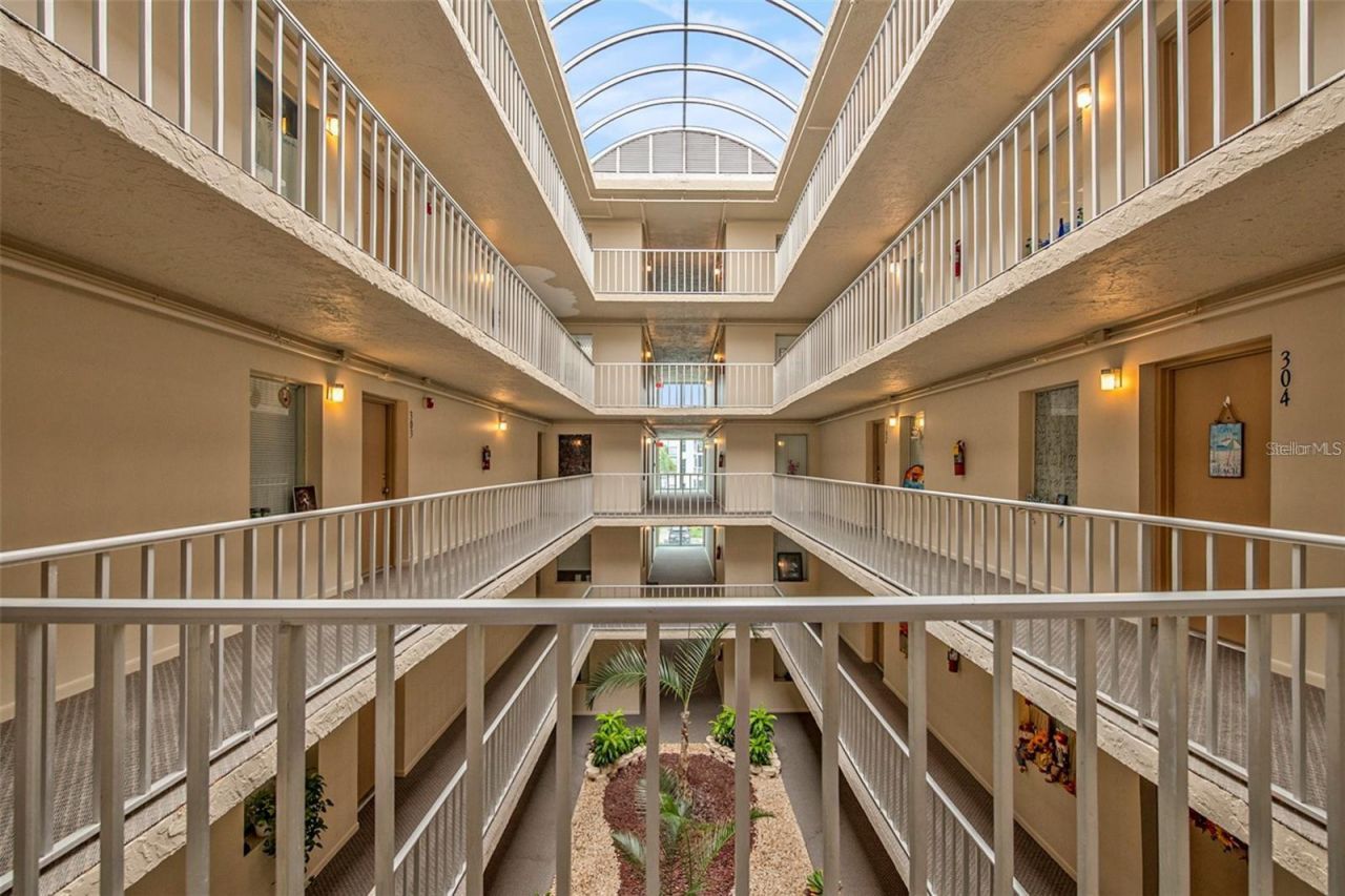 4908 38th Way S, Unit 501, Saint Petersburg, FL 33711 Photo