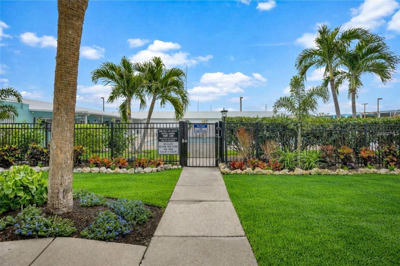 4908 38th Way S, Unit 501, Saint Petersburg, FL 33711 Photo