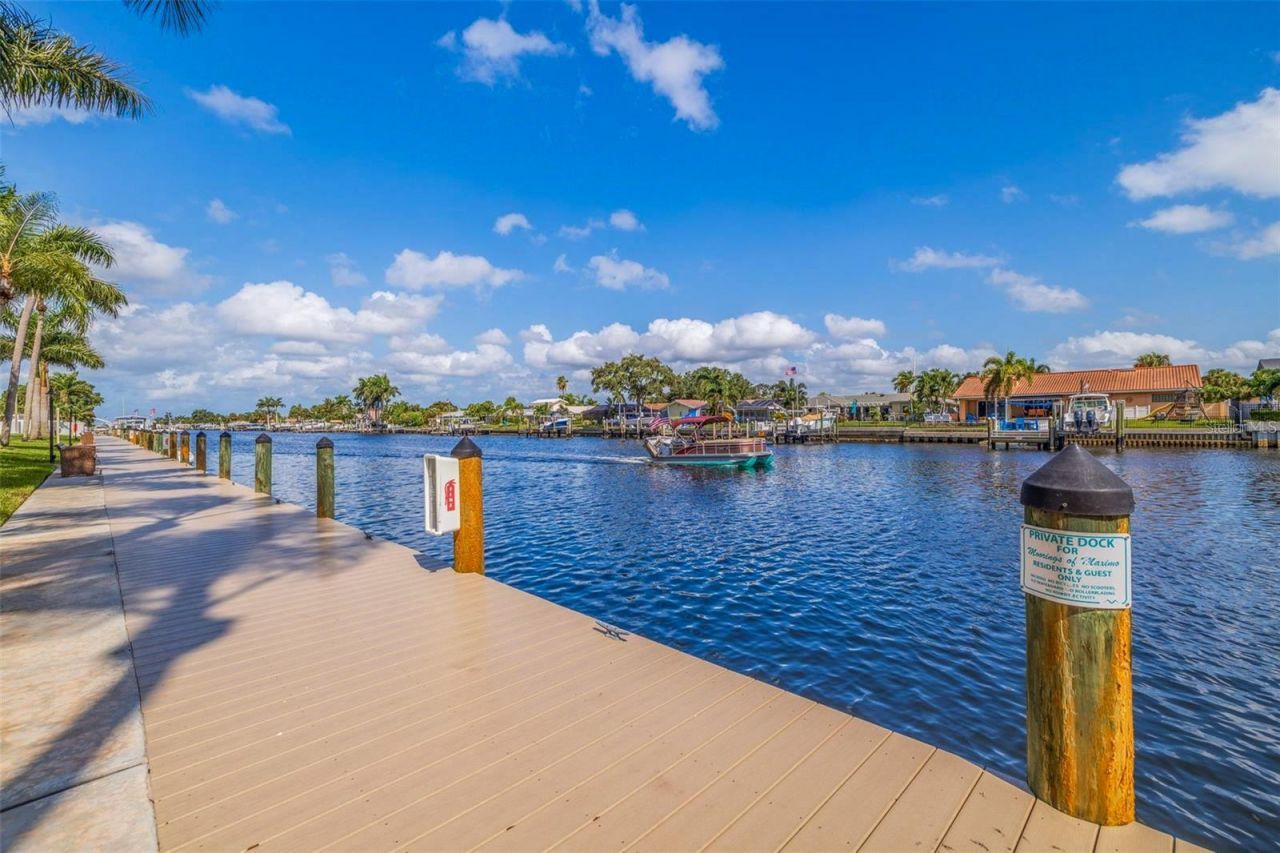 4908 38th Way S, Unit 501, Saint Petersburg, FL 33711 Photo