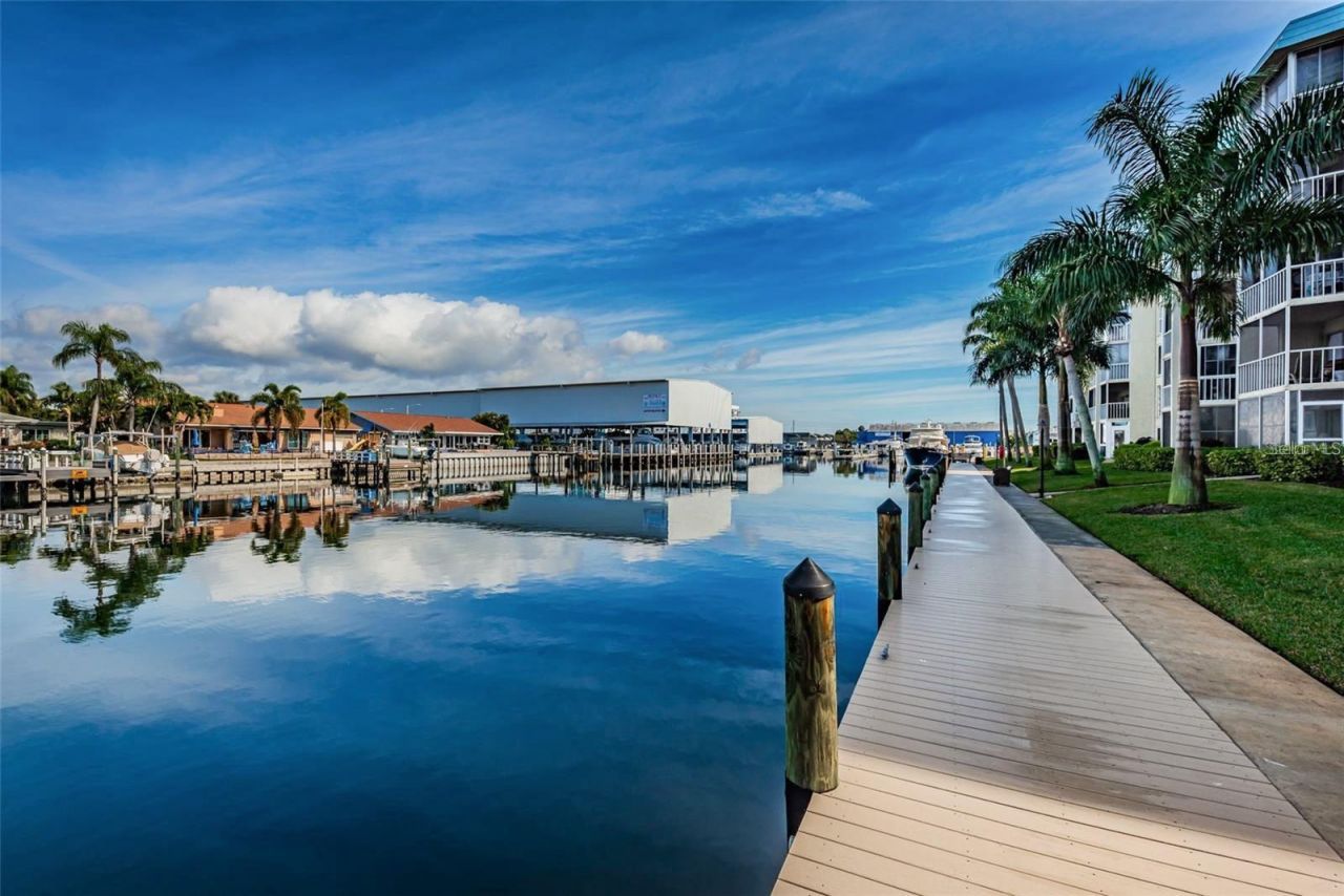 4908 38th Way S, Unit 501, Saint Petersburg, FL 33711 Photo