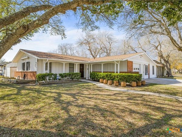 121 Bonham Street , Port Lavaca, TX 77979