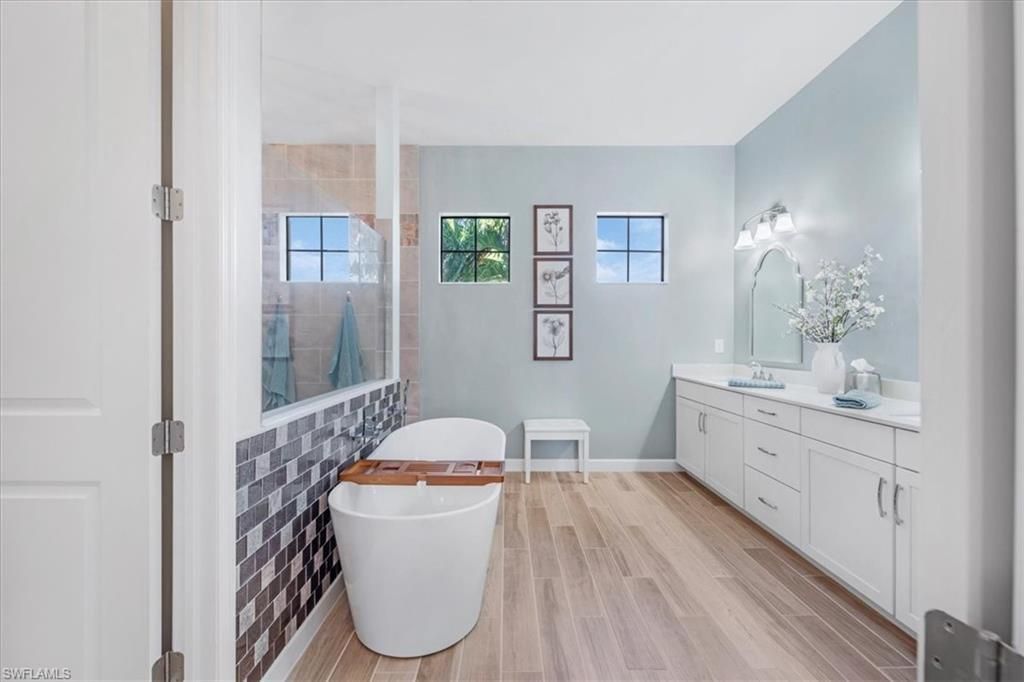 1211 SE 10th Ave , Cape Coral, FL 33990 Photo