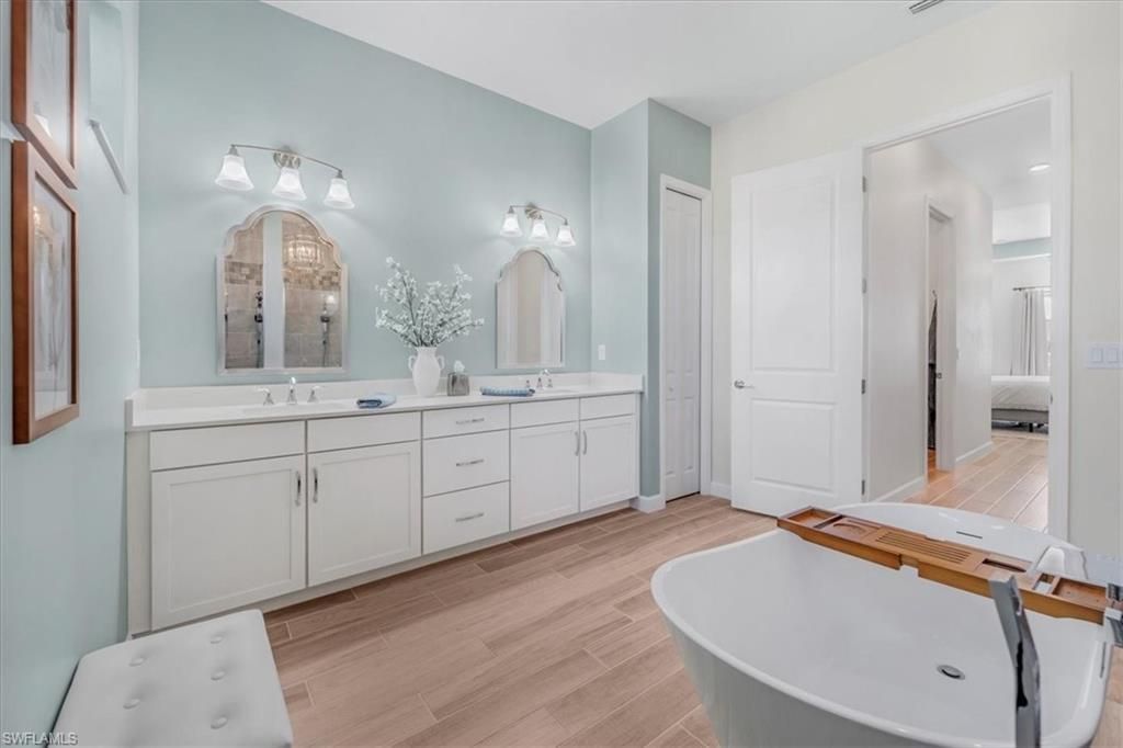 1211 SE 10th Ave , Cape Coral, FL 33990 Photo